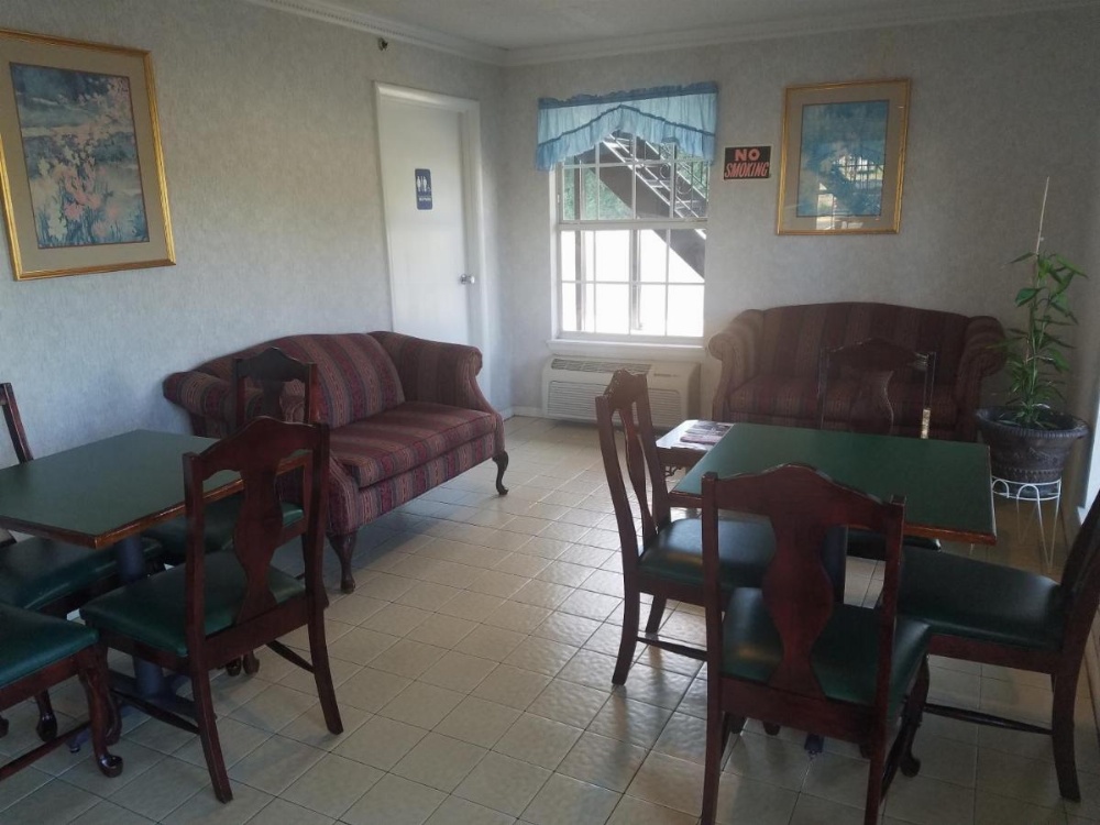Americas Best Value Inn Winnsboro Image 33